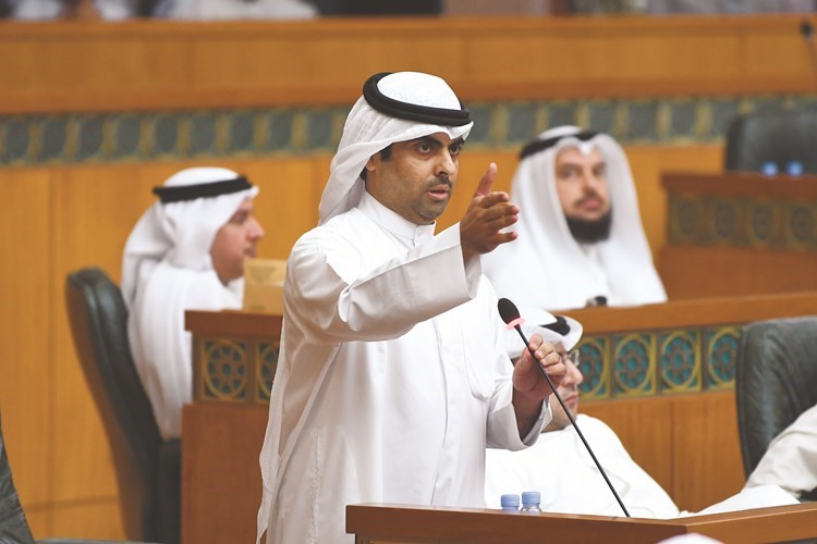 رياض العدساني متحدثا﻿