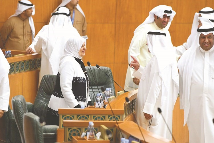 حديث بين صالح عاشور وهند الصبيح قبل الاستجواب﻿