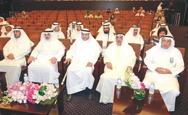 عادل الصرعاوي في مقدمة الحضور ﻿
