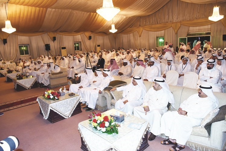 جانب من الحضور في مقر العمر ﻿