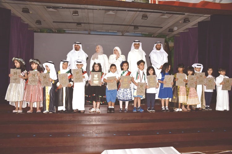 من الطلبة المكرمين ﻿
