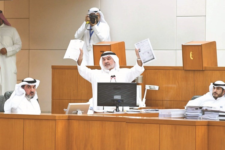 صالح عاشور اثناء الاستجواب ﻿
