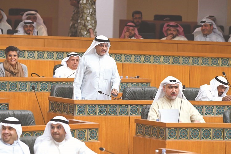 د.خليل عبدالله اثناء الجلسة﻿