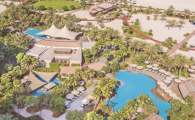 منتجع «الريتزكارلتون»..عنوان الفخامة والرقي في دبي
