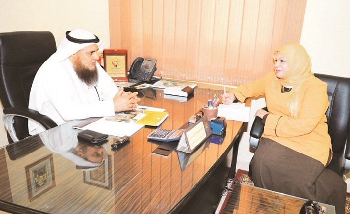 فهد الشامري يتحدث للزميلة ليلى الشافعي﻿
