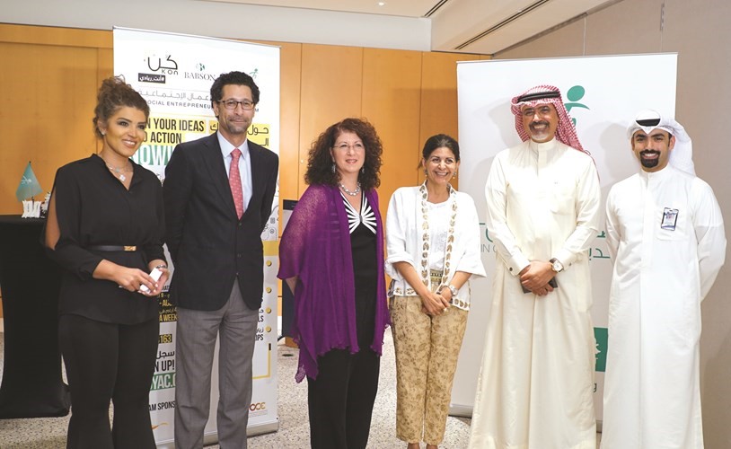فارعة السقاف ويعقوب الباقر مع الرعاة والمشاركين في البرنامج﻿