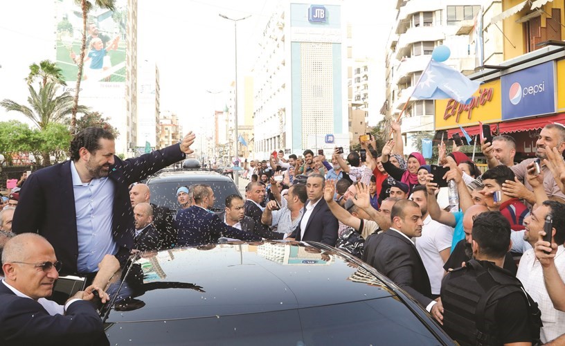 رئيس مجلس الوزراء سعد الحريري خلال جولته الانتخابية في صيدا امس	(محمود الطويل)﻿