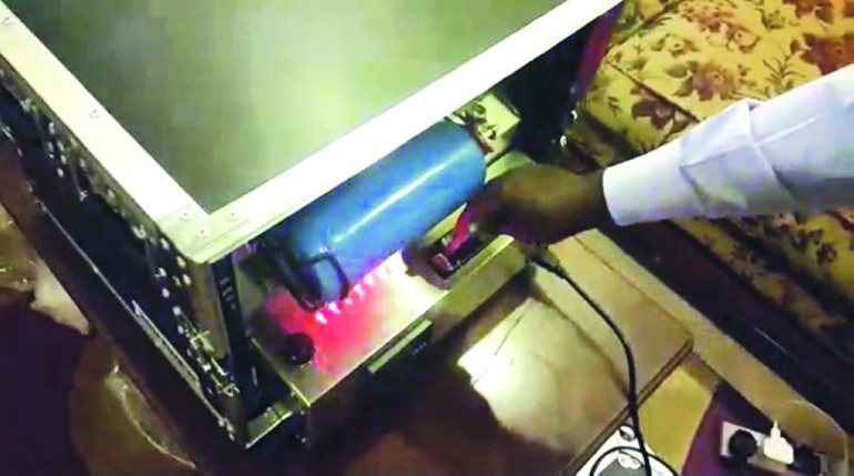 الافريقي يشرح طريقة تشغيل الماكينة 
