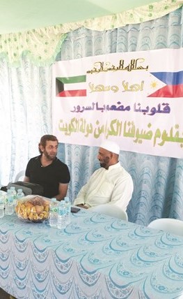د.طارق الطواري خلال افتتاح أحد المشاريع الخيرية﻿