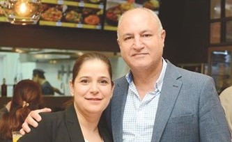 القنصل اللبناني نسرين بوكرم وزوجها ﻿