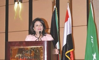 د.سعاد السويدان متحدثة خلال المؤتمر 	(ناصر عبدالسيد)﻿