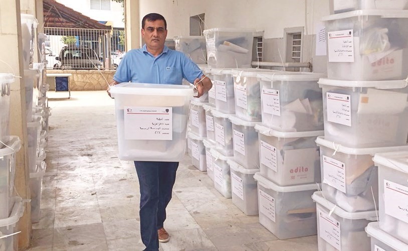 صناديق الاقتراع المخصصة للانتخابات النيابية خلال وصولها ​سراي النبطية		(محمود الطويل)﻿