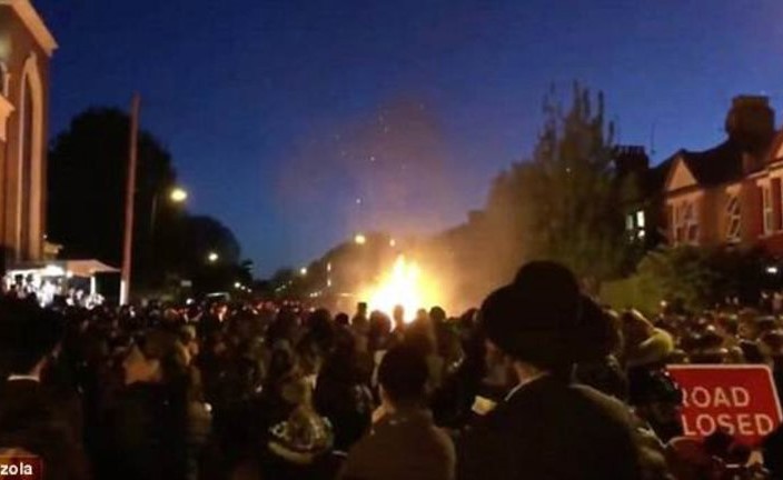 بالفيديو.. لحظة انفجار هواتف ألقاها اليهود في النار وإصابة 30 منهم