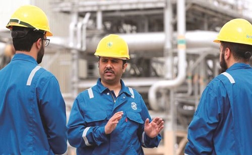 «النفط» يرفع تكويت عقود المقاولين إلى 30%