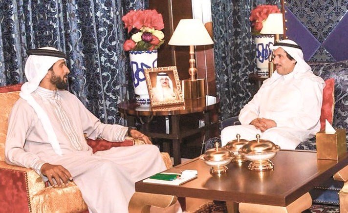 السفير الشيخ عزام الصباح خلال لقائه مع سمو الشيخ ناصر بن حمد آل خليفة ﻿