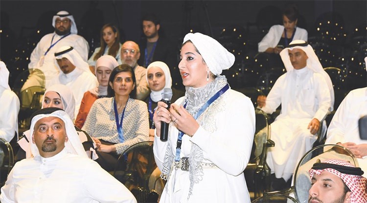  واحدى المشاركات خلال حديثها ﻿