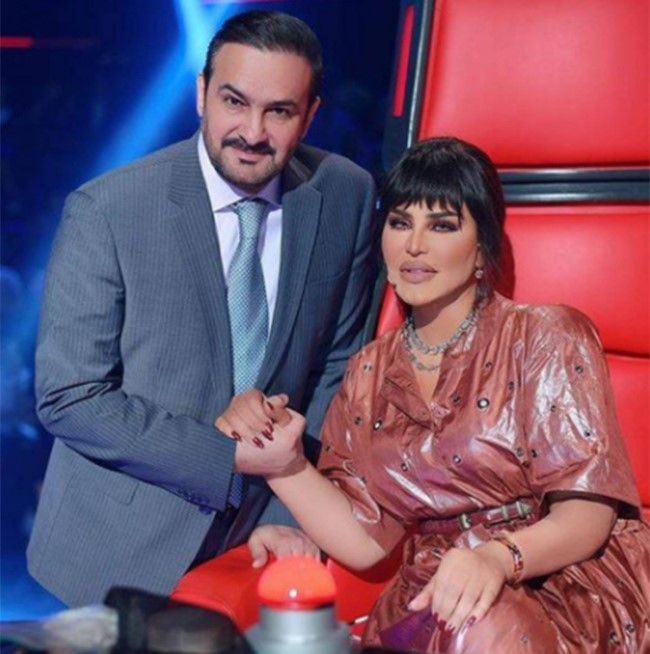 بالصور.. زوج أحلام يخطف الأنظار في The voice.. وهذا ما يفعله في الكواليس