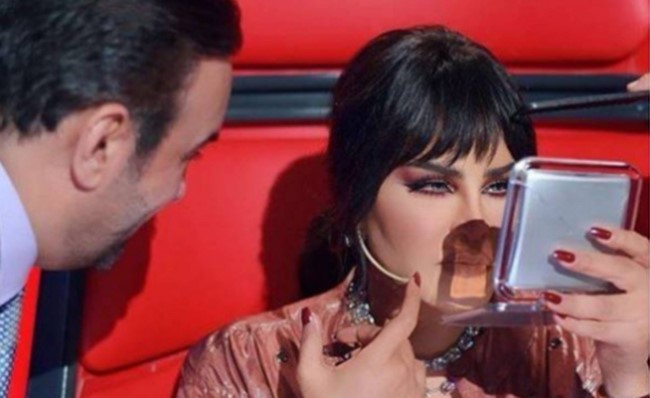 بالصور.. زوج أحلام يخطف الأنظار في The voice.. وهذا ما يفعله في الكواليس