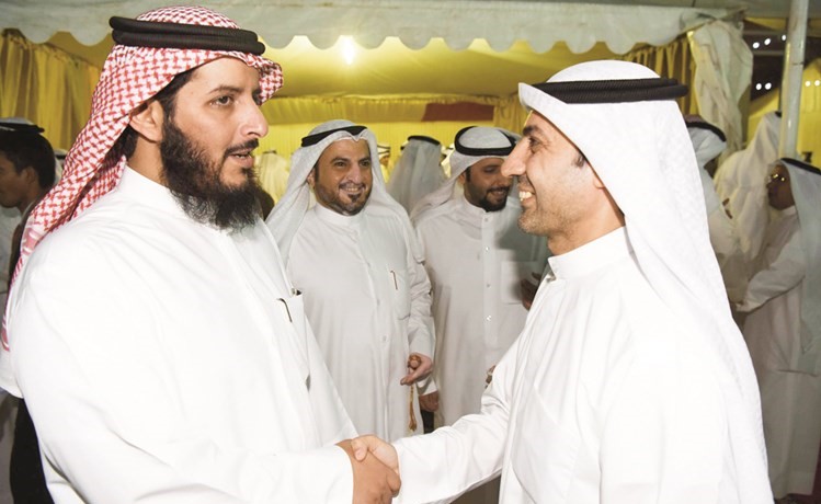 د.علي العازمي مرحبا بأحد الناخبين﻿