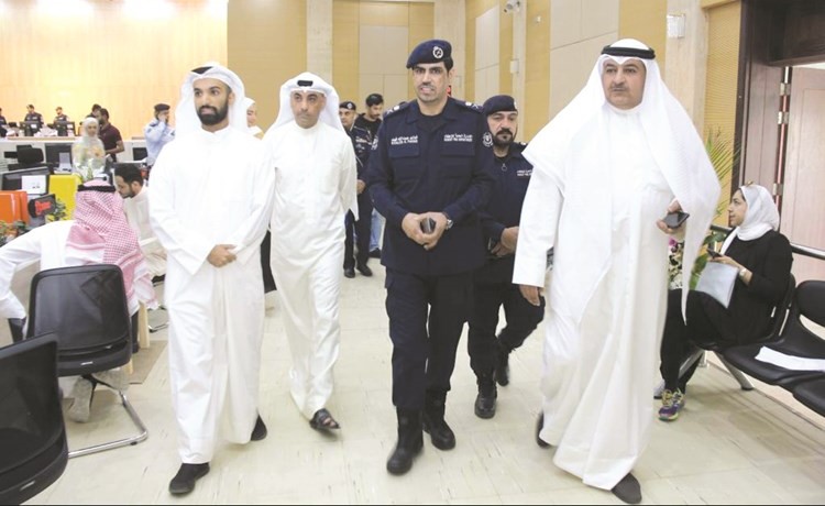 اللواء خالد عبدالله خلال افتتاح مركز خدمات قطاع الوقاية في مركز المشروعات الصغيرة والمتوسطة﻿