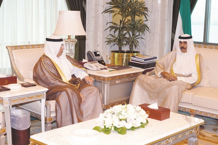 سمو ولي العهد الشيخ نواف الأحمد مستقبلا الشيخ خالد الجراح ﻿