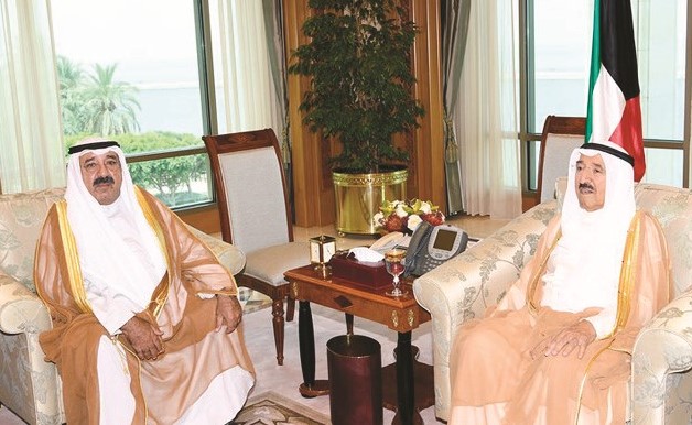 صاحب السمو الامير الشيخ صباح الأحمد مستقبلا النائب الأول لرئيس مجلس الوزراء ووزير الدفاع الشيخ ناصر صباح الاحمد ﻿