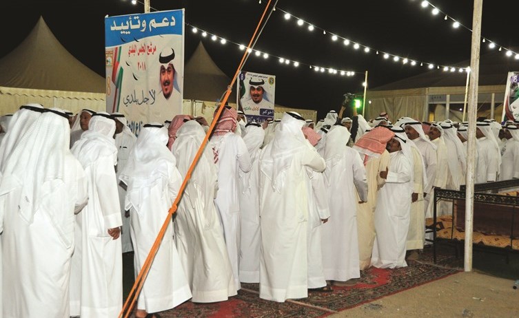 احمد العنزي مستقبلا ناخبي الدائرة الثامنة ﻿