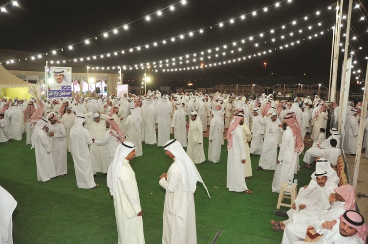 أعداد كبيرة من الناخبين بالمقر ﻿