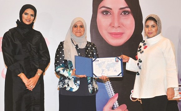  تكريم إحدى خريجات المشروع ﻿