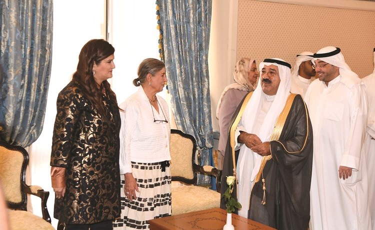 الشيخ ناصر صباح الأحمد مرحبا بفاطمة حسين ود.ندى المطوع﻿
