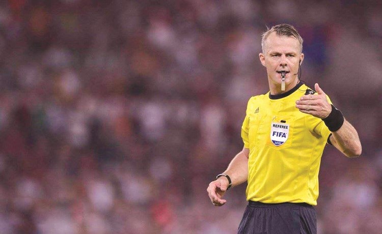 صافرة هولندية لنهائي «يوروباليغ»