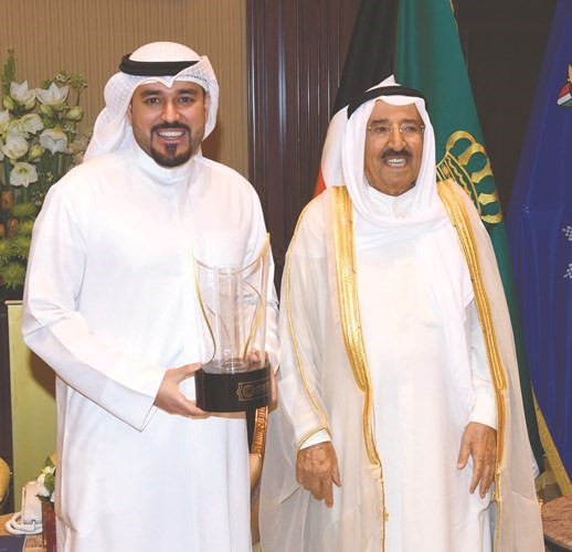 بالفيدو.. الأمير استقبل عدداً من الشباب المتميزين: إحرازكم الجوائز في المنافسات الدولية يمثل دافعاً للشباب برفعهم راية الوطن في المحافل الدولية