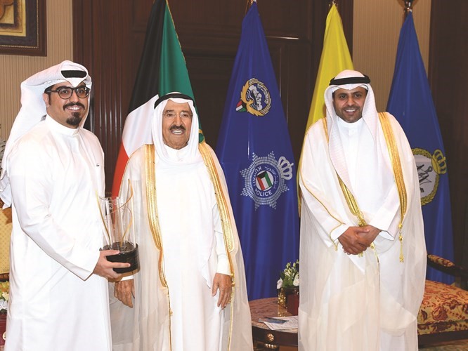 بالفيدو.. الأمير استقبل عدداً من الشباب المتميزين: إحرازكم الجوائز في المنافسات الدولية يمثل دافعاً للشباب برفعهم راية الوطن في المحافل الدولية
