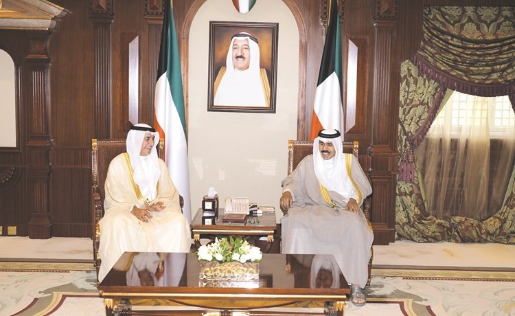 سمو ولي العهد الشيخ نواف الأحمد مستقبلا عادل الخرافي﻿