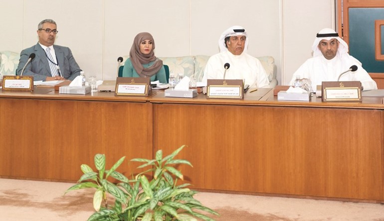 د.نايف الحجرف وحمد الحميضي خلال اجتماع لجنة الشؤون المالية والاقتصادية﻿
