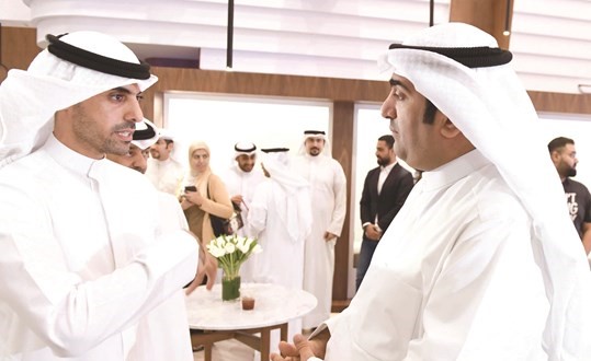 بدر الخرافي ووزير التجارة والصناعة خالد الروضان ﻿