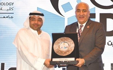 د.احمد بيومي- جامعة السادات يتسلم تكريمه ﻿
