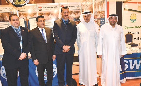  وأمام جناح جامعة قناة السويس ﻿