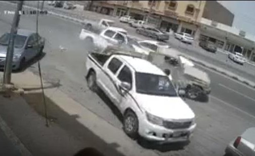 بالفيديو.. شاهد كيف نجا شاب بأعجوبة من حادث مروري بالطائف كاد يودي بحياته‎