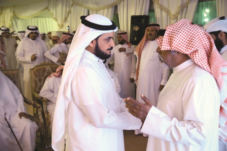 النائب د.محمد الحويلة وحديث مع أحد الناخبين ﻿