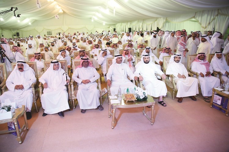 عبدالله البرغش في مقدمة الحضور خلال افتتاح المقر الانتخابي للمرشح م.عبدالله العميش (أحمد علي) ﻿