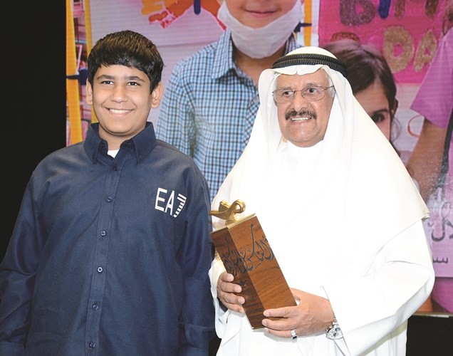 فيصل بدر الساير مع أحد أطفال أمنيتي﻿