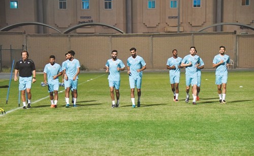 الأزرق يعود إلى التدريبات مكتمل الصفوف