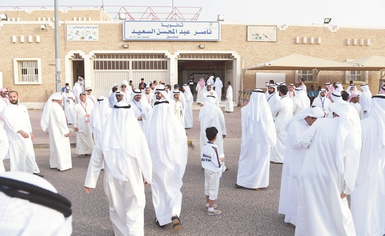 أعداد كبيرة توافدت للتصويت في ثانوية ناصر عبدالمحسن السعيد﻿
