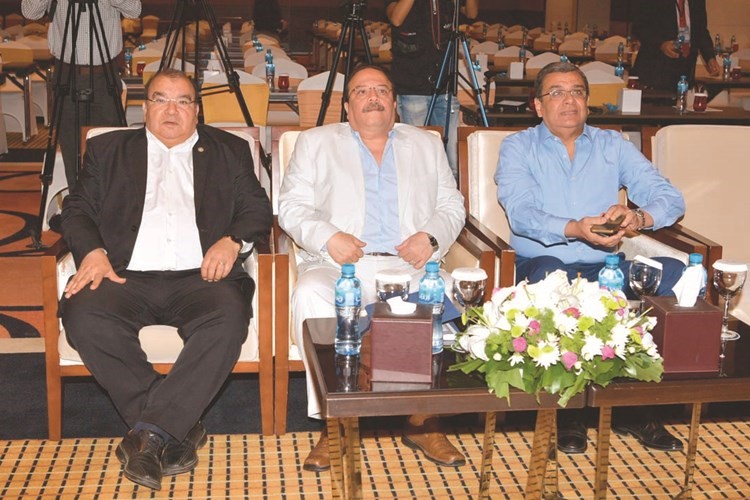 د.هشام أبو العينين ود.مجدي سبع ورفعت فياض خلال الجلسة الثانية للملتقى 	(قاسم باشا)﻿