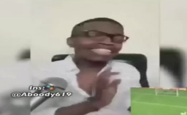 بالفيديو.. شاب سعودي يقلد "هستيرياً" معلقي كرة القدم