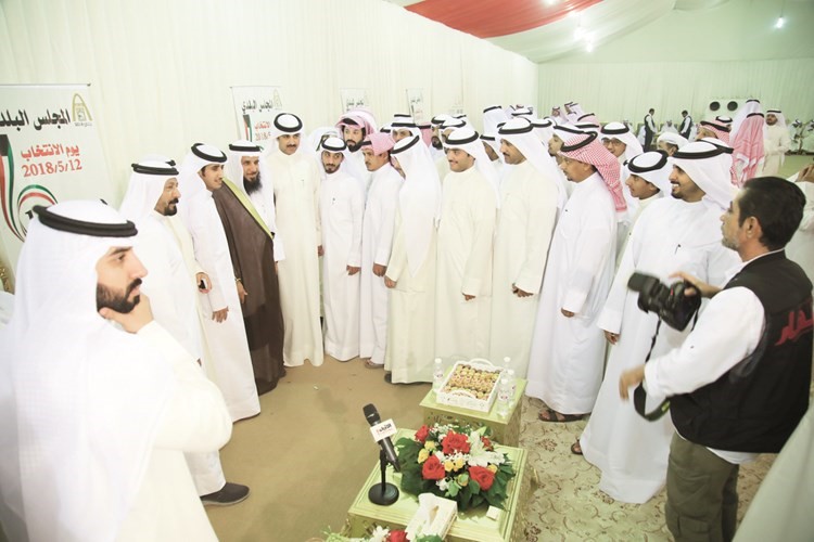 حمدي العازمي متوسطا عددا من ناخبي الدائرة العاشرة (أحمد علي) 