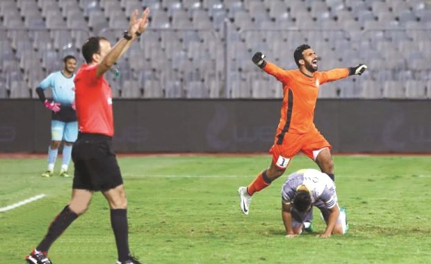فرحة حارس سموحة بالصعود إلى نهائي الكأس﻿