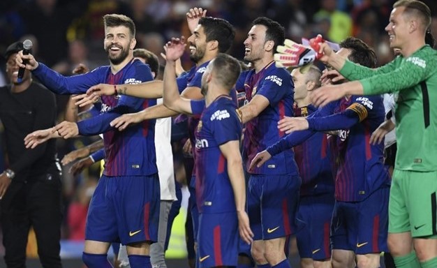 بالفيديو.. تحية رائعة من نجوم برشلونة لأمهاتهم