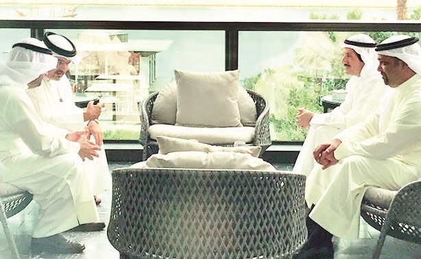 ولي عهد البحرين الأمير سلمان بن حمد خلال استقباله د. نايف الحجرف ﻿
